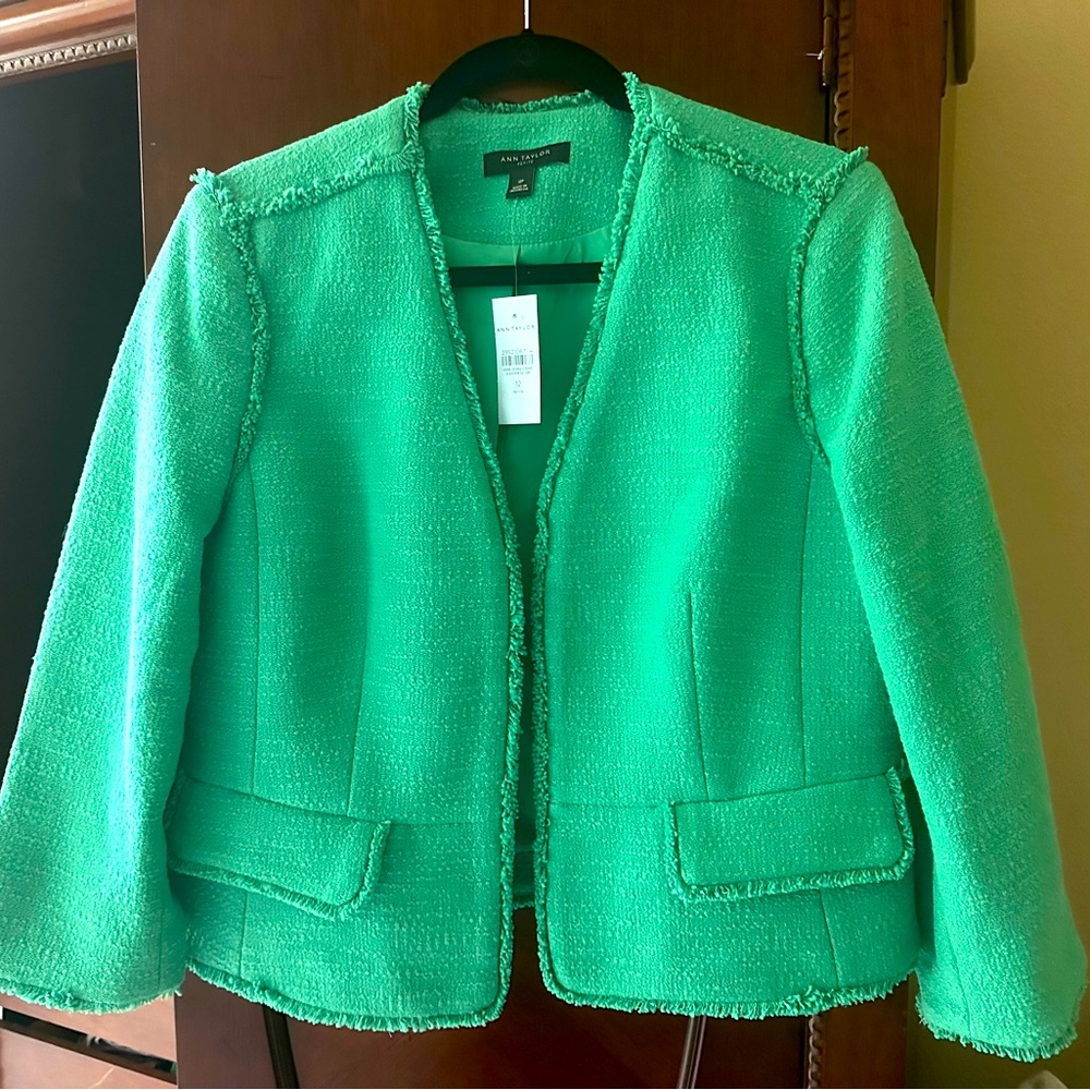 NWT - Beautiful blazer